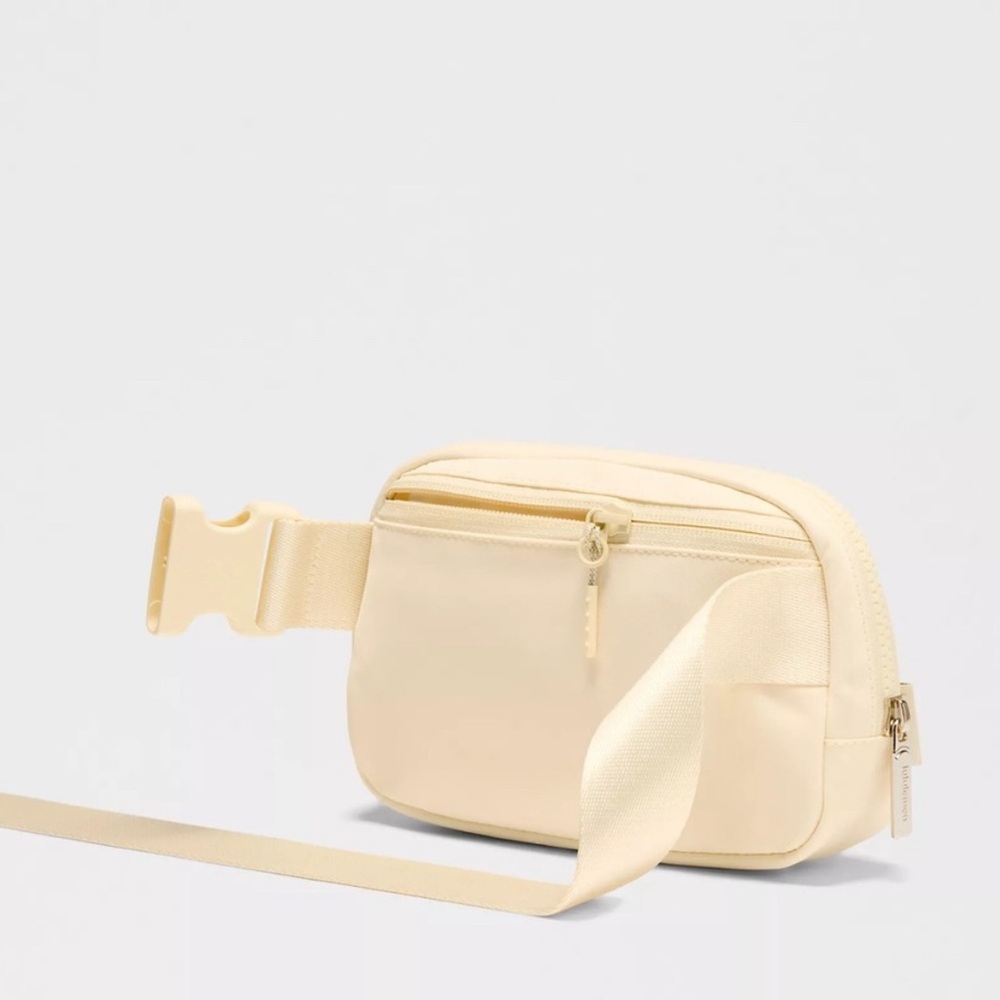 Lululemon Buttercream Belt Bag - Picture 3 of 7